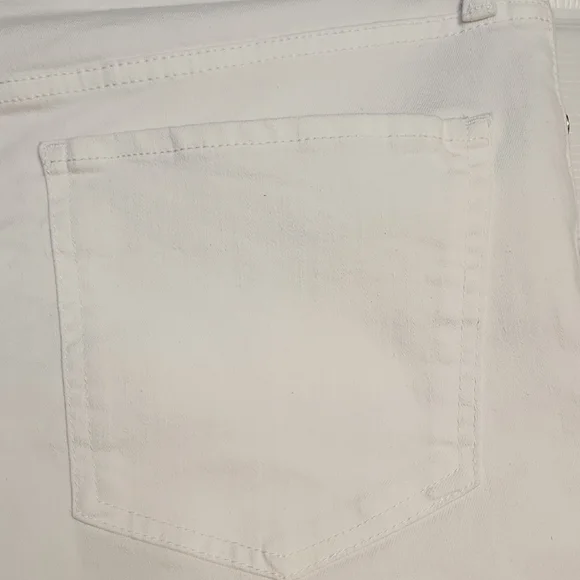 White Bermuda Women's Shorts with Power Pockets - Picture 7 of 12
